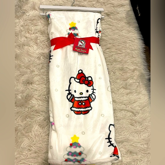 Hello Kitty Christmas blanket!!🎄🎄🎄 New With Tags!